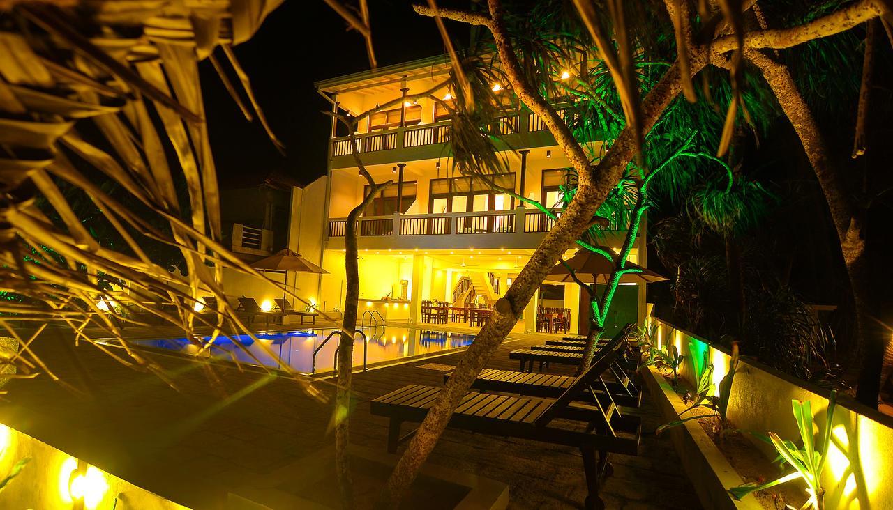 At Ease Beach Hotel Hikkaduwa Dış mekan fotoğraf