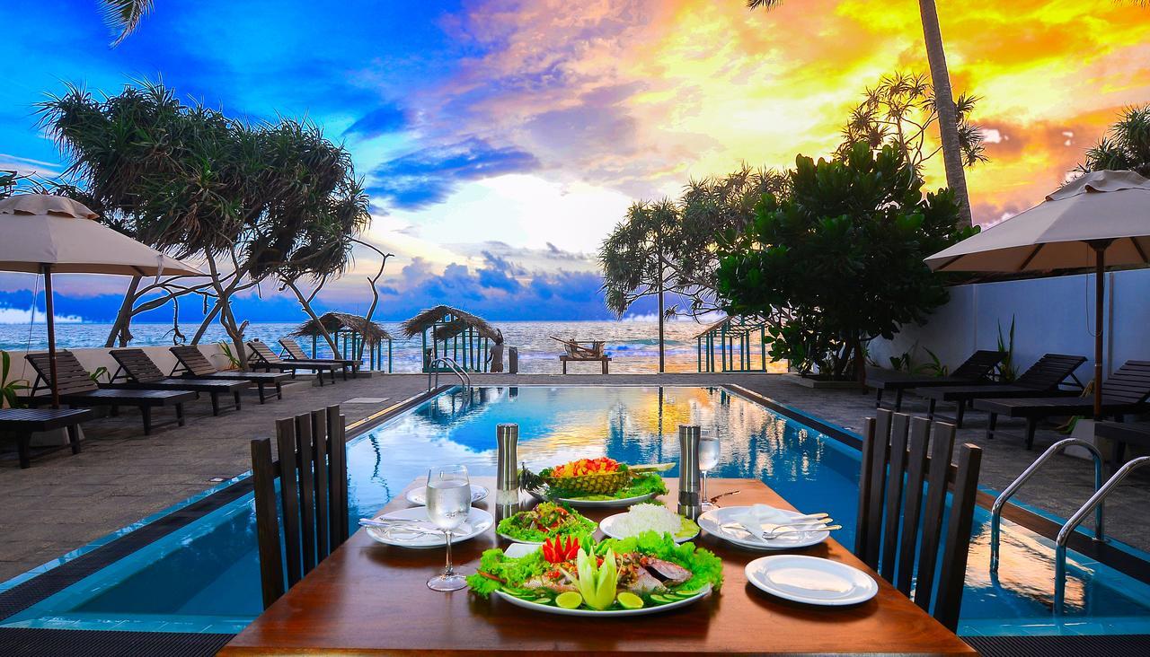 At Ease Beach Hotel Hikkaduwa Dış mekan fotoğraf